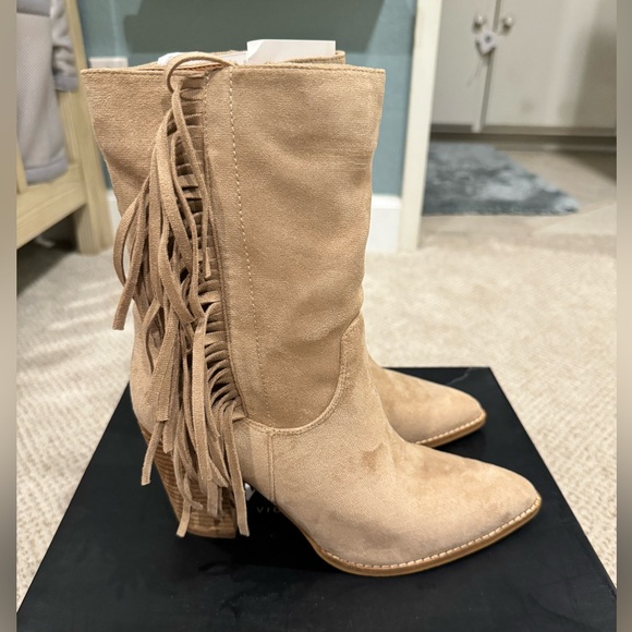 VICI Jacklyn Western Taupe Fringe Faux Suede Heeled Booties Size 9 - Picture 6 of 9
